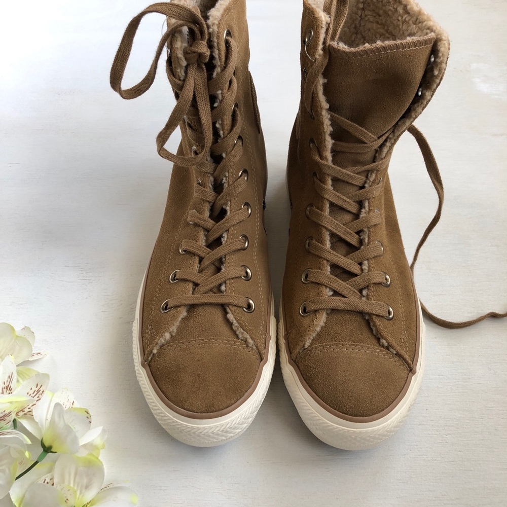 Converse  Taylor Hi-Rise Suede Shearling sneakers - Picture 2 of 7
